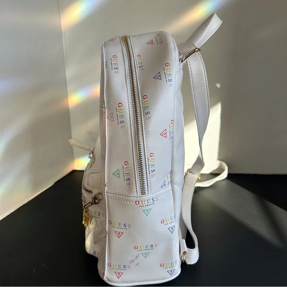 White guess backpack (LA) - Picture 4 of 7